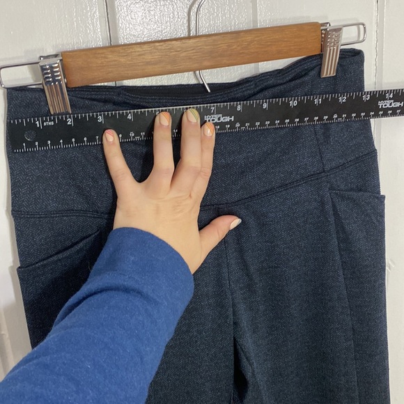 Athleta Yoga Pants With Side Pockets Extra Small XS Black And Blue Pattern - Picture 8 of 9